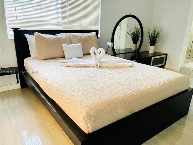 Building Photo - 2545 NE 214th St