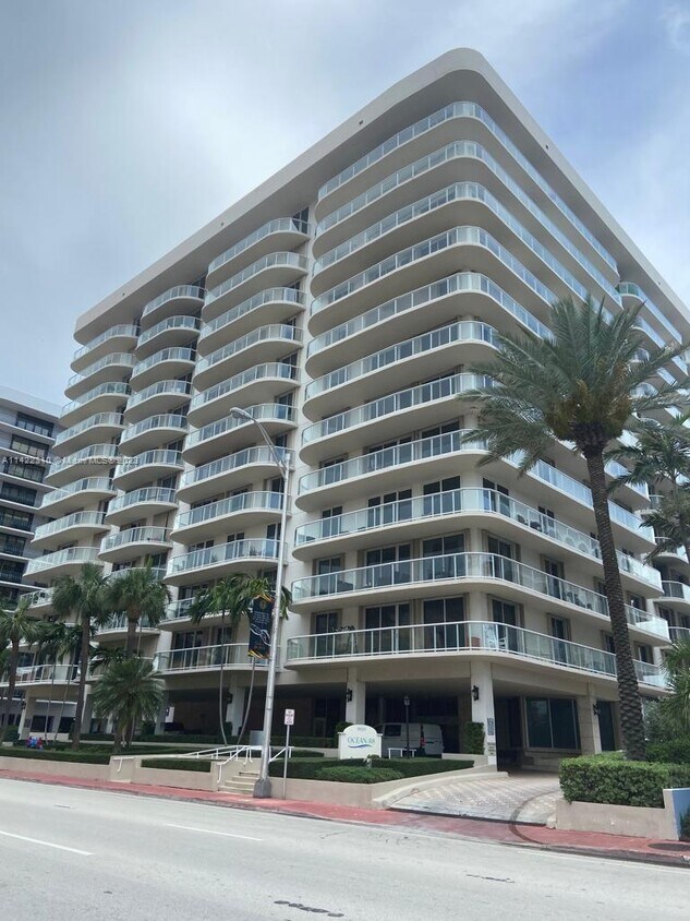 Primary Photo - 8855 Collins Ave