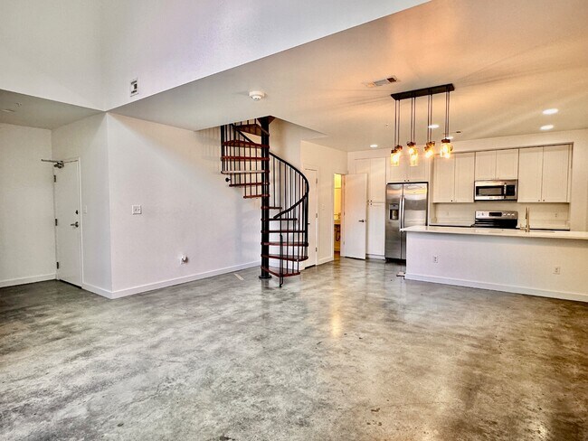 Foto del edificio - Spacious 1-Bed, 1.5-Bath with In-Unit Laundry + Off-Street Parking in the Heart of New Orleans