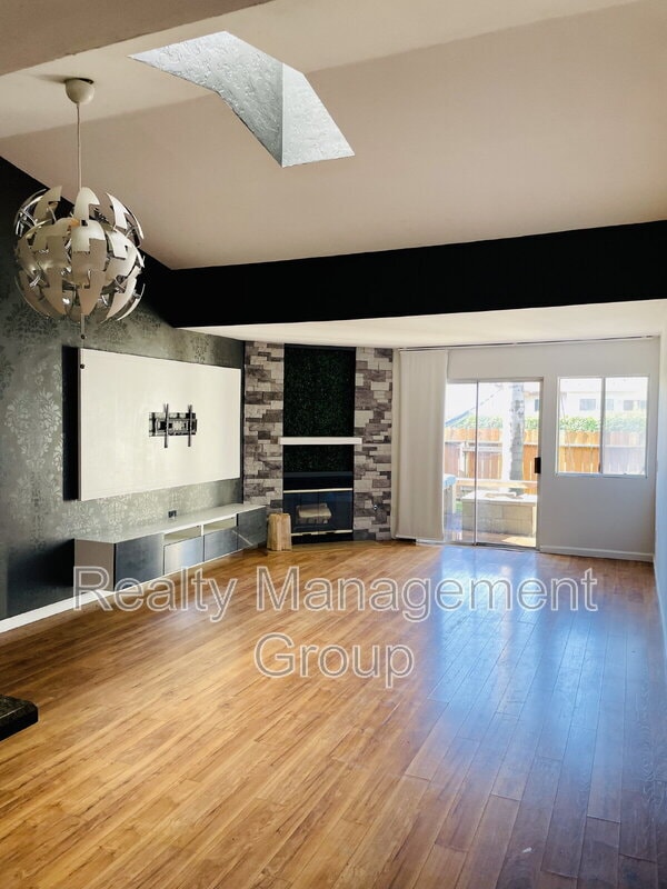Foto del edificio - 1477 Saddle Way