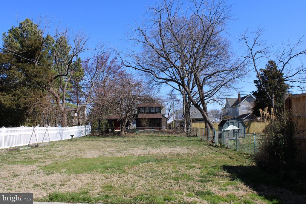 Primary Photo - 17 E Lake Dr