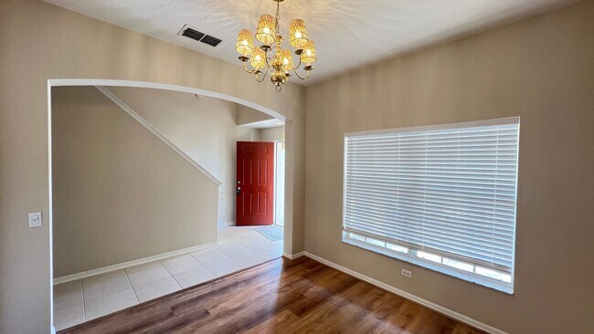 Foto del edificio - Beautiful 5br / 3ba In the desirable commu...
