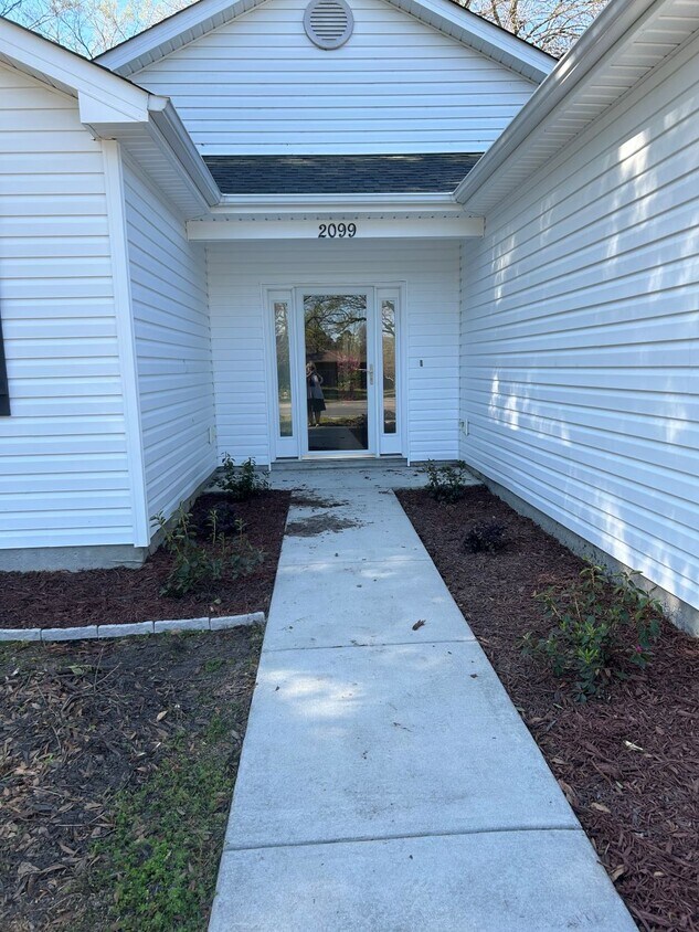 Primary Photo - 2099 Oak St
