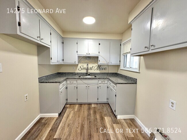Foto del edificio - 14275 Leonard Ave