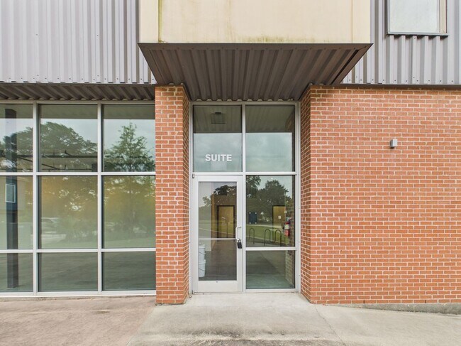 Building Photo - 209 Highland Park Ln