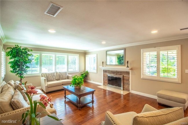 Building Photo - 4 br, 3 bath House - 1717 Wilson Ave