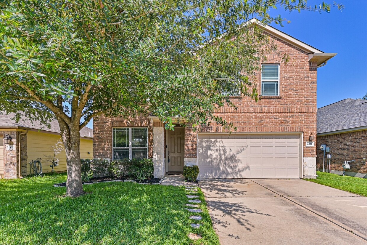 Primary Photo - 2411 Lakecrest Town Dr