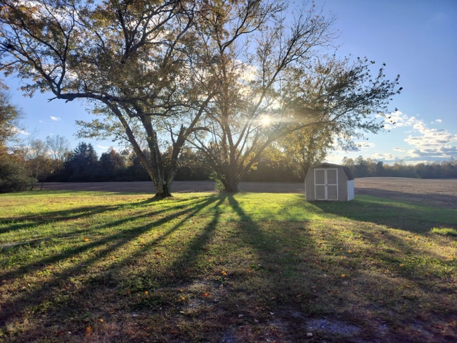 Building Photo - 7720 N Hen Peck Rd