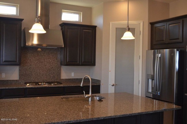 Building Photo - 12810 N Eagles Summit Dr