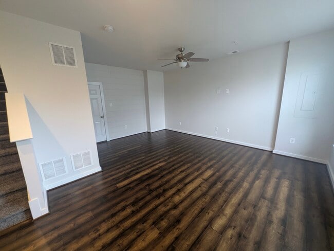 Building Photo - 1121 Lawler Dr