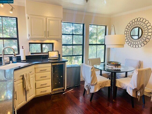 Foto del edificio - 3279 Mt Diablo Ct