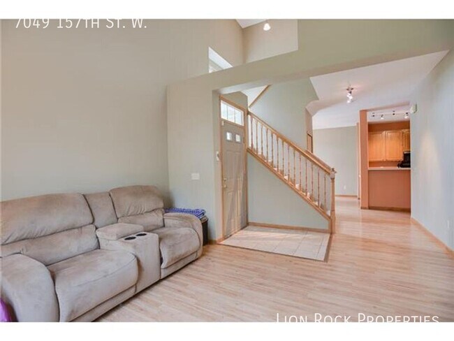 Foto del edificio - 7049 157th St W