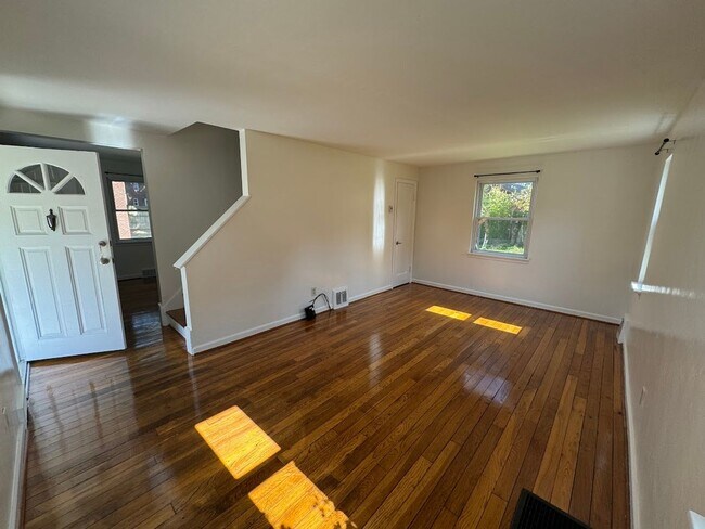 Foto del edificio - Completely Updated, Open , Quiet House in Oakmont!