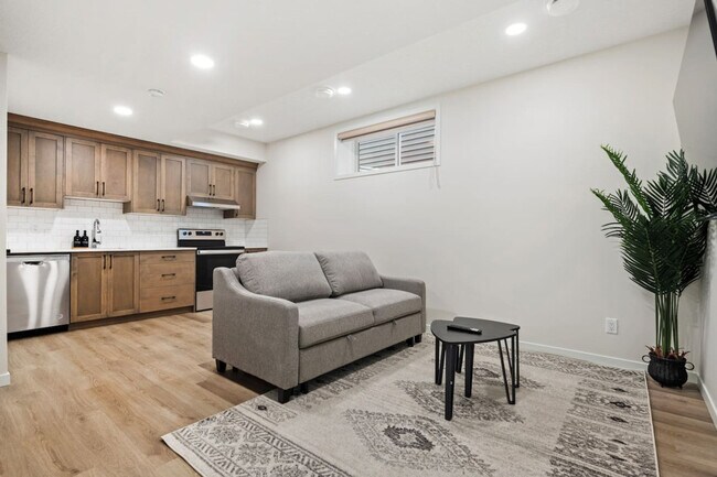 Building Photo - 147 Edith Dr NW