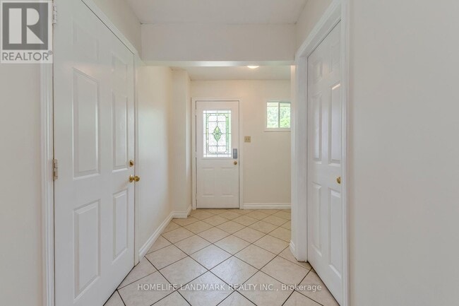 Building Photo - 1226 Cottonwood Crescent