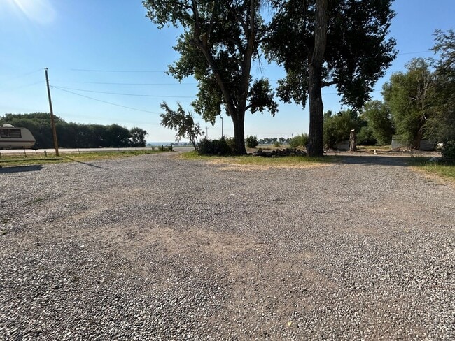 Foto del edificio - Large 2 Bed 1 Bath House with Fenced Yard and Washer Dryer Hookups