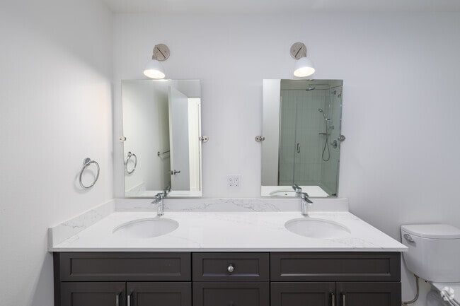 2BR, 2BA - 966-1,181SF - Mercato Grove