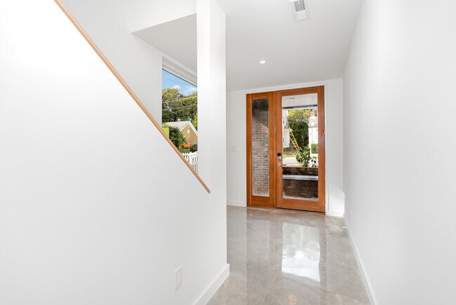 Foto del edificio - 515 W Lenoir St