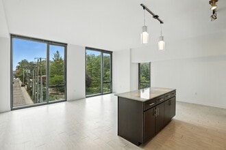 Building Photo - 155 Forest Ave