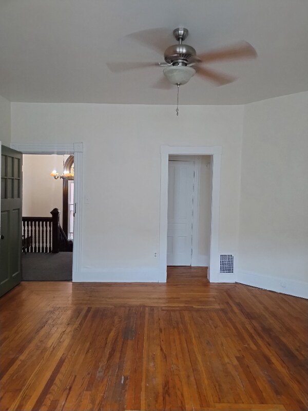 Foto del edificio - 536 Howell Ave