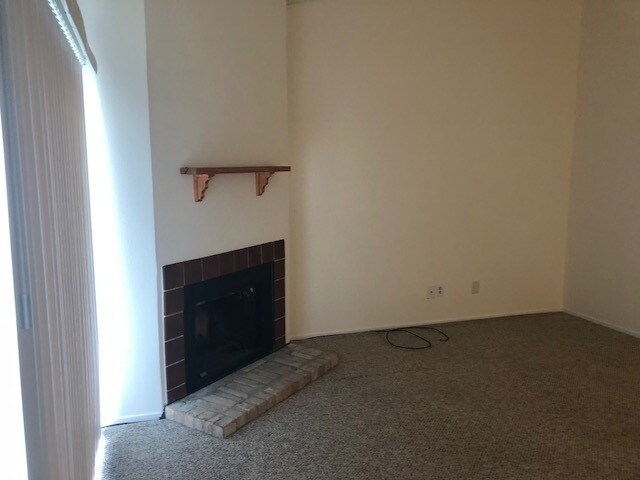 Building Photo - Renovated One Bedroom PAP Unit