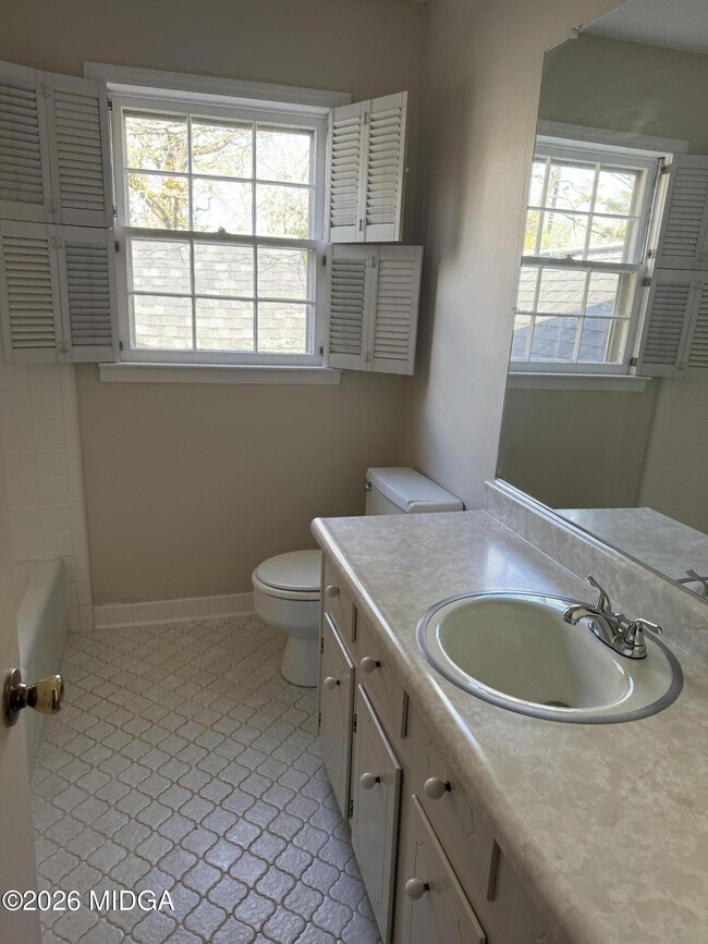 Building Photo - 803 Captain Kell Dr