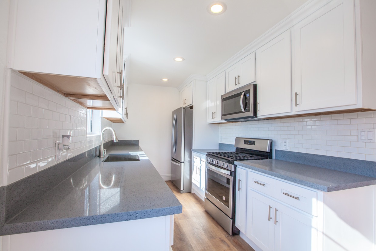 Freshly Renovated Kitchen! - 2945 S W View St