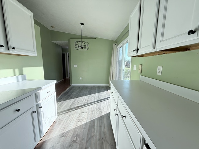 Building Photo - 5840 Monticello Dr