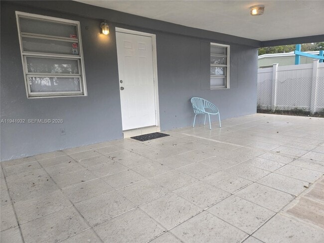 Foto del edificio - 1645 Lauderdale Manor Dr