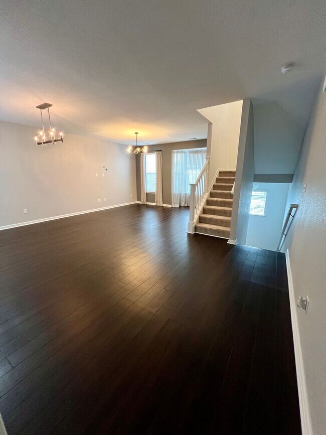 Building Photo - Gorgeous 2 bedroom condo