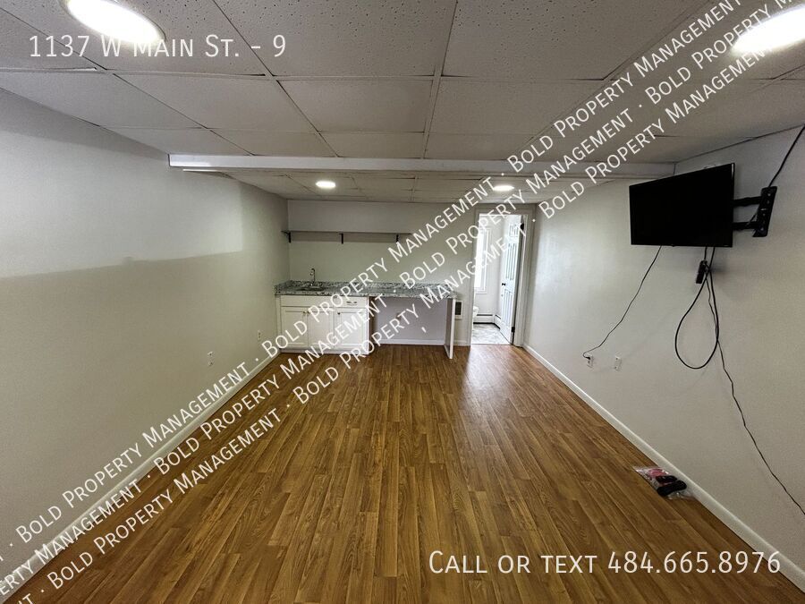 Foto principal - 1137 W Main St