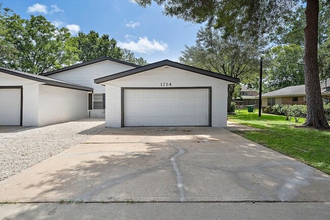 Photo - 1714 Huge Oaks St Apartment