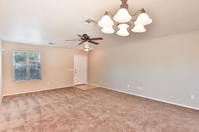 Building Photo - 4 Bed / 2 Bath with Private Pool- Oversize...