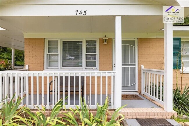 Foto del edificio - 743 Rustland Dr