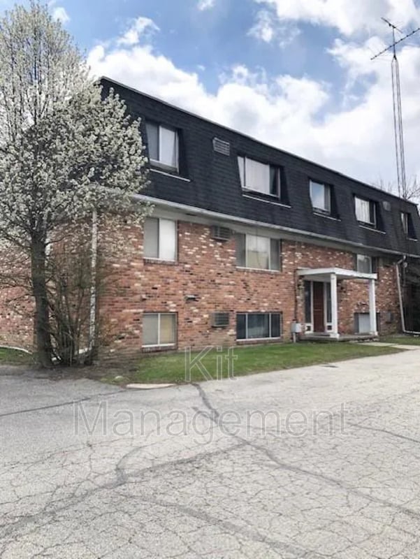 Building Photo - 720 W Alexis Rd