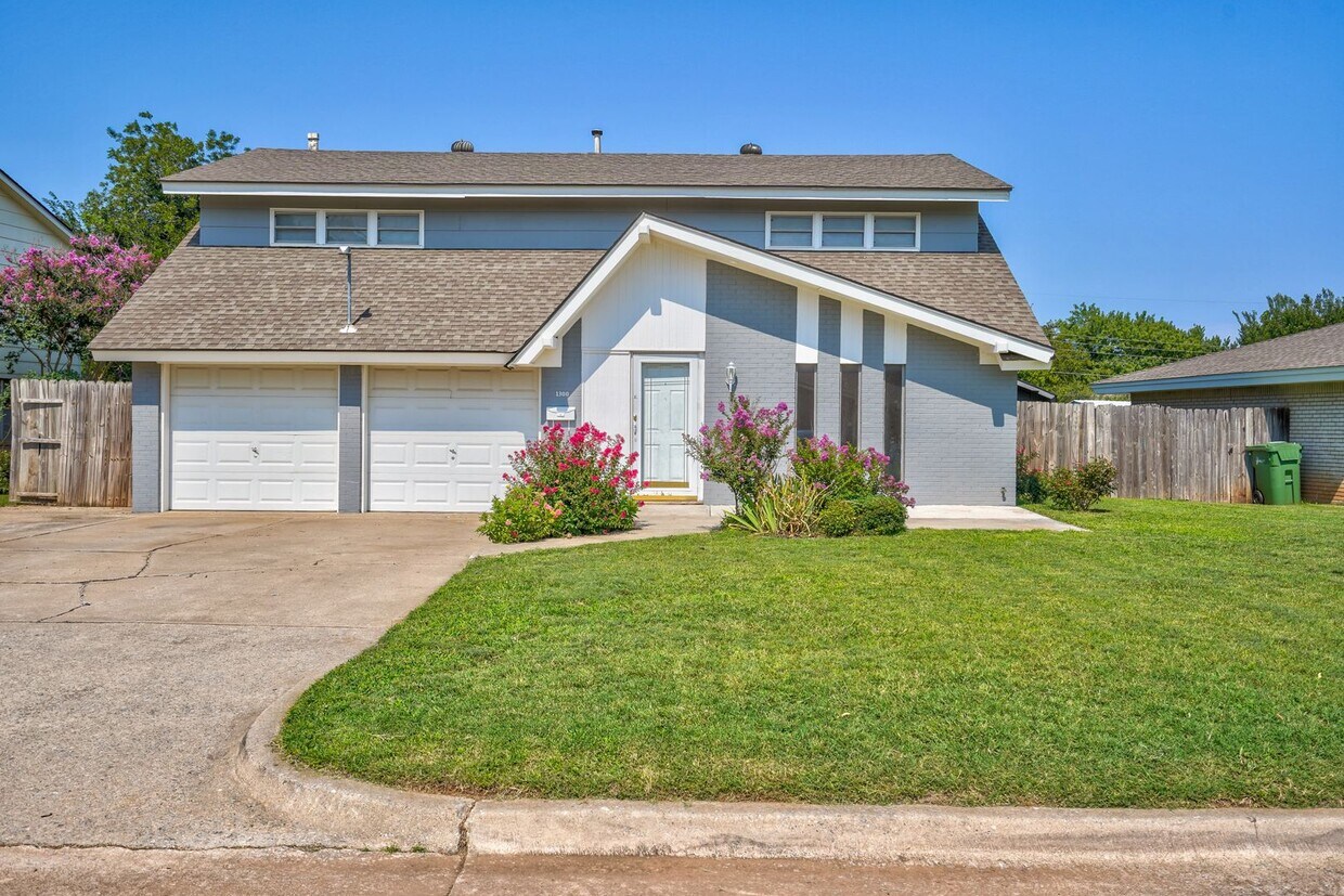 4 bed, 1.5 house in Yukon - 4 bed, 1.5  house in Yukon