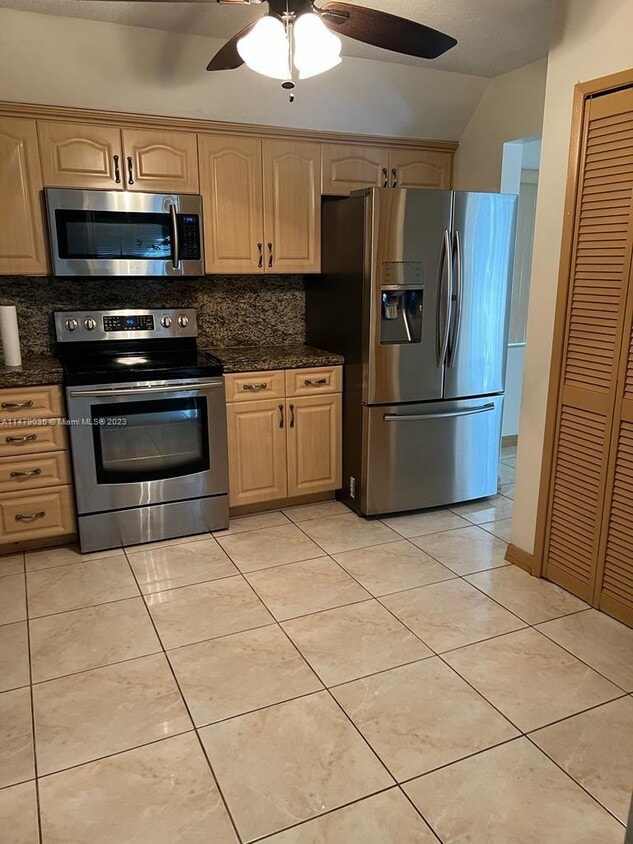 Primary Photo - 3596 NW 38th Ave