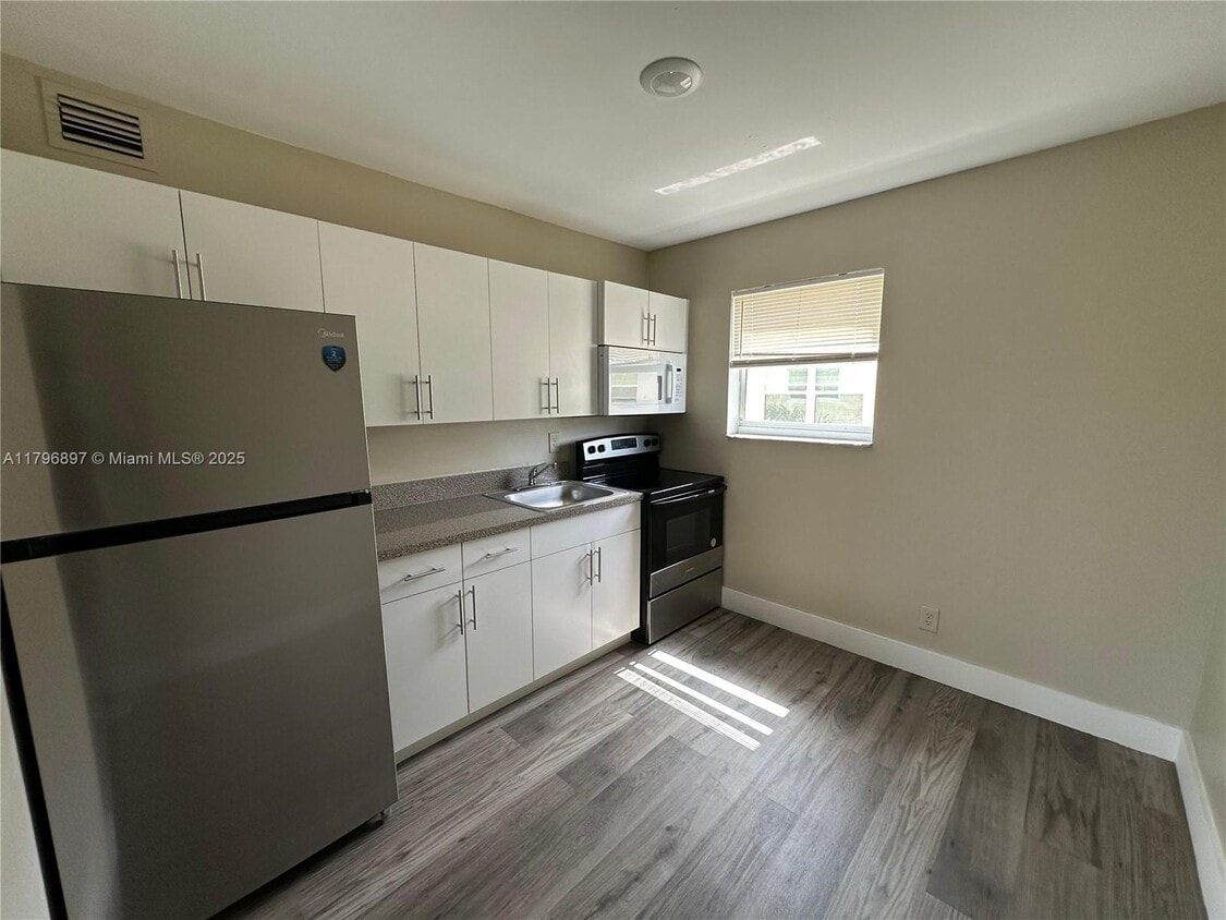 Primary Photo - 260 SW 8th St