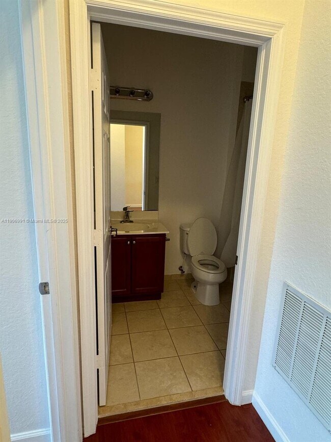 Foto del edificio - 297 Las Brisas Cir