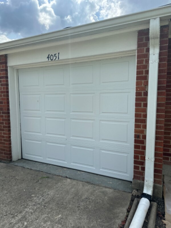 Building Photo - 4051 Royal Oak Dr