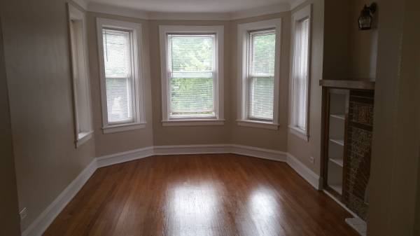 Living room - 5421 N Artesian Ave