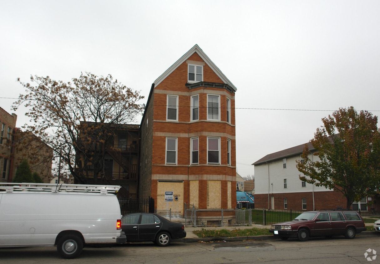 Primary Photo - 5031 S Hermitage Ave