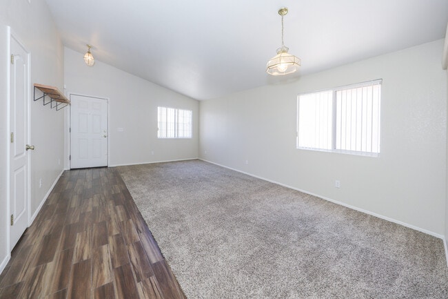 Building Photo - 8070 N Wild Aster Way