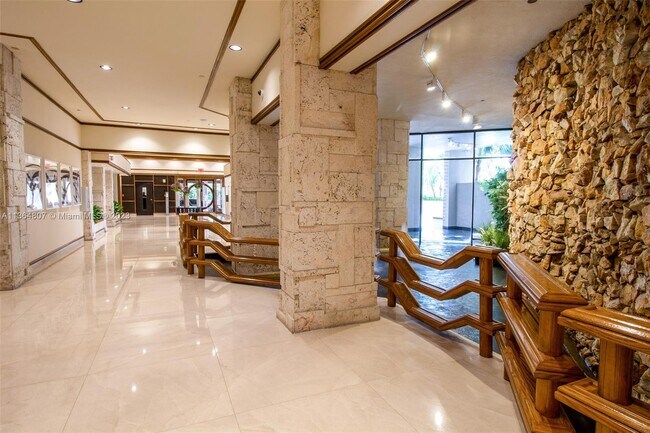 Foto del edificio - 3 Grove Isle Dr