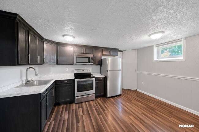 Building Photo - Spacious 5BR House in Linthicum