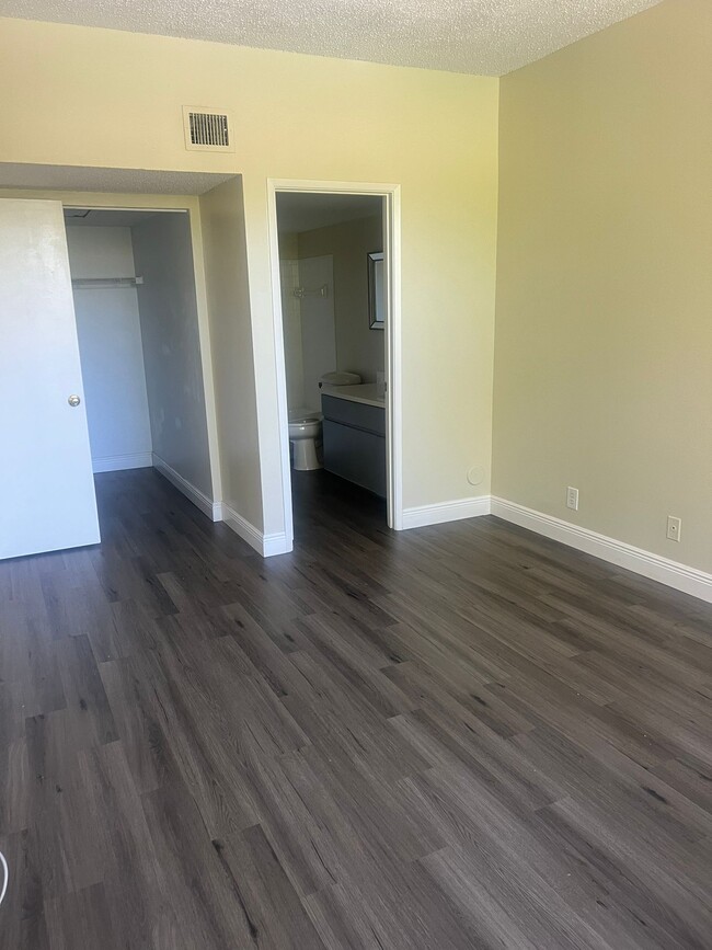 Foto del edificio - 8284 NW 24th St