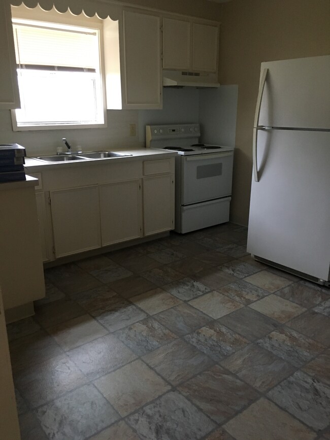 kitchen - 1271 Old Goliad Rd
