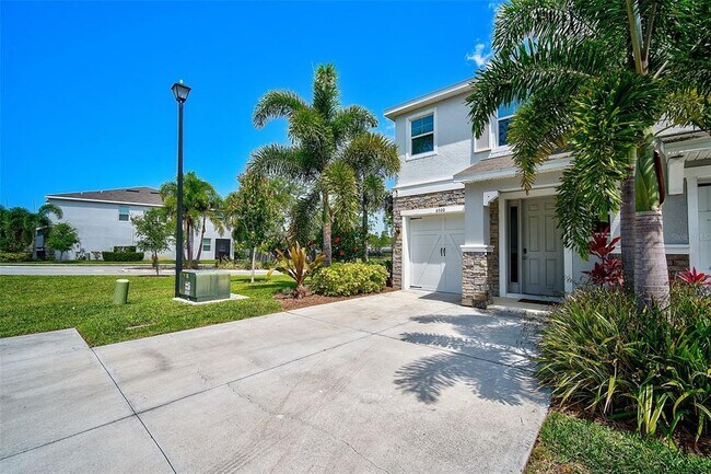 Building Photo - 4500 Silver Lining St