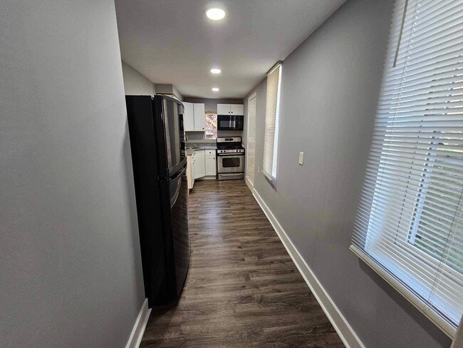 Photo - 1900 Deering Ave Apartment