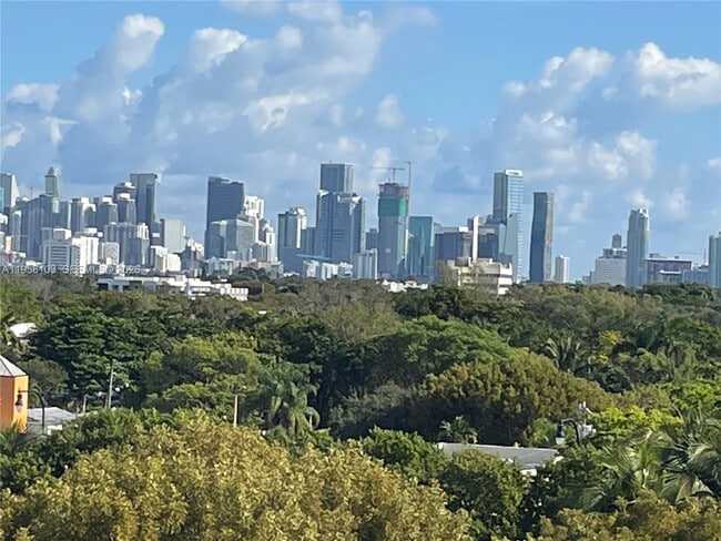 Building Photo - 2740 SW 28th Terrace